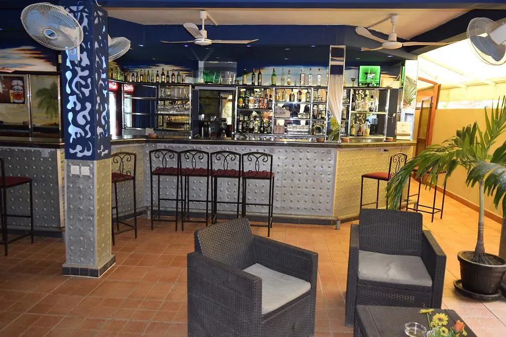 דקר Fana Hotel 3*,